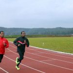 Ethiopian running greats Kenenisa Bekele (L) and his brother Tariku Bekele train at Kenenisa camp in Sululta outside Addis Ababa on September 1 2013. (Pic: AFP)